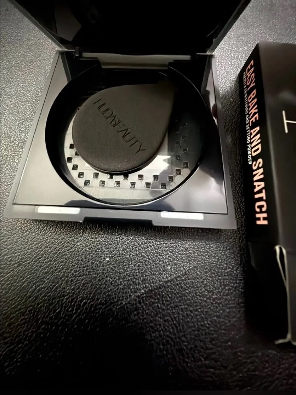 Huda Beauty Easy Bake and Snatch Pressed Brightening Powder - shade banana bread